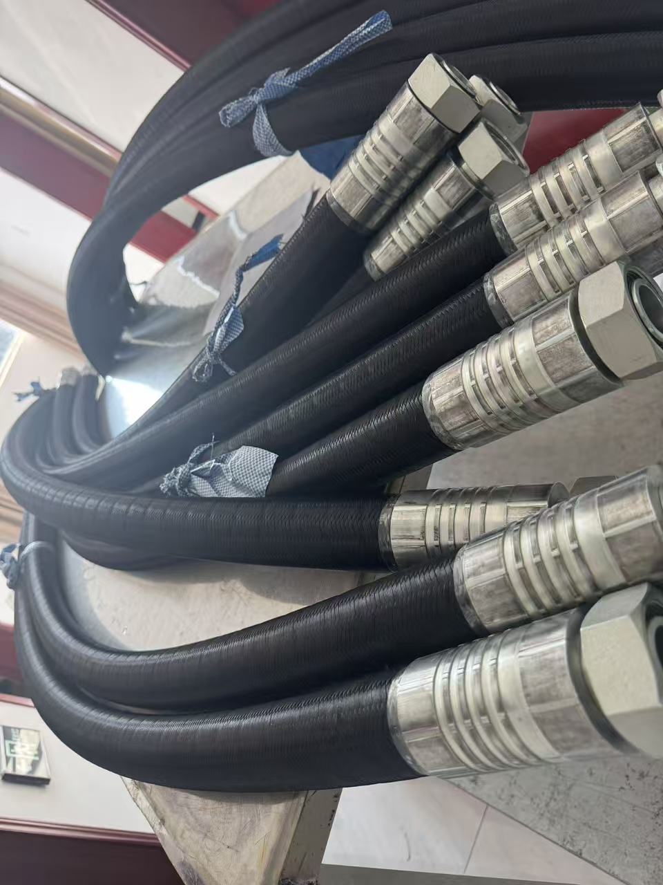 四层钢丝缠绕液压软管：严苛工况高压输送优选方案